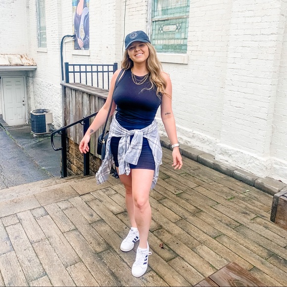 WELCOME TO MY CLOSET ❤️🥰 - Picture 4 of 6